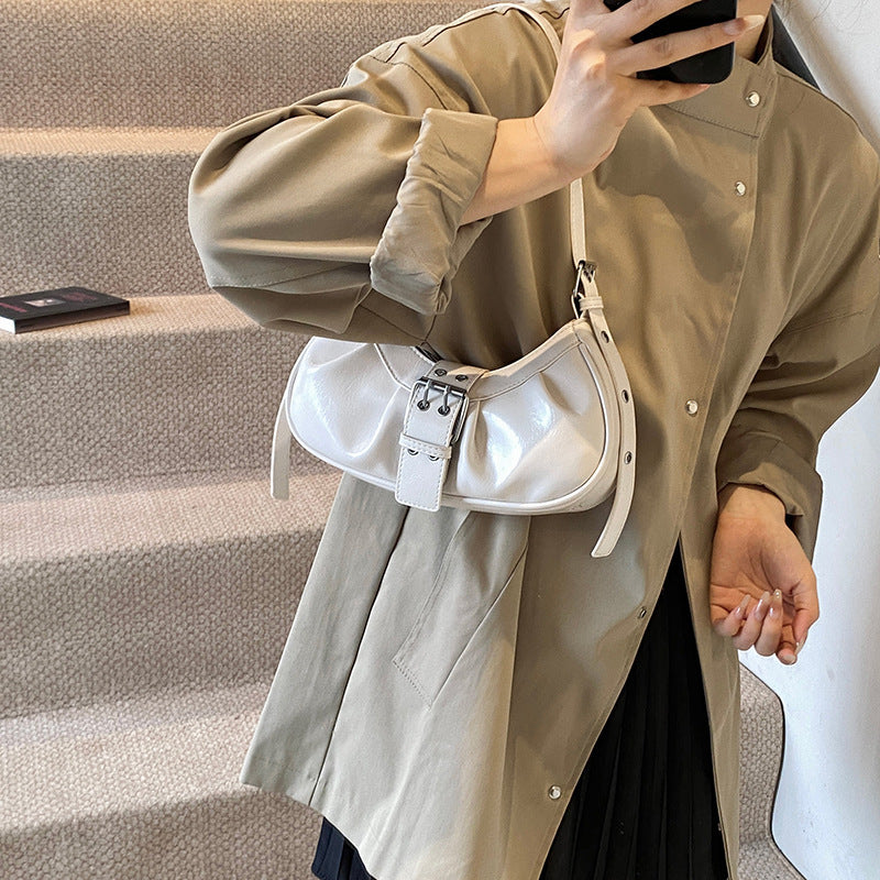 Damen Hobo-Tasche mit elegantem Faltendesign und glänzender Oberfläche Nord Taschen
