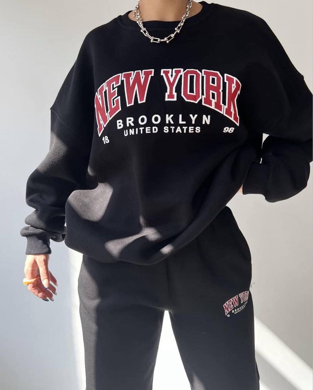 Damen Oversized Lounge-Set aus Baumwollfleece mit Collegestickerei und relaxed Jogginghose Nord Taschen