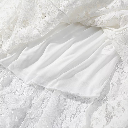 Damen Maxikleid aus floraler Spitze mit hohem Stehkragen und Glockenärmeln Nord Taschen