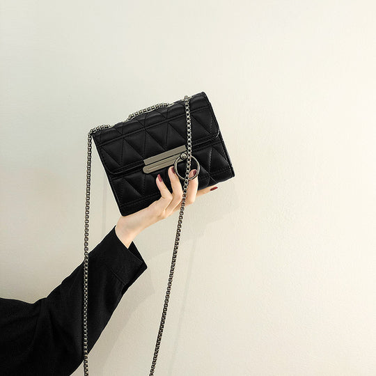 Damen Clutch-Tasche mit eleganter Steppung und feinem Kettenriemen Nord Taschen