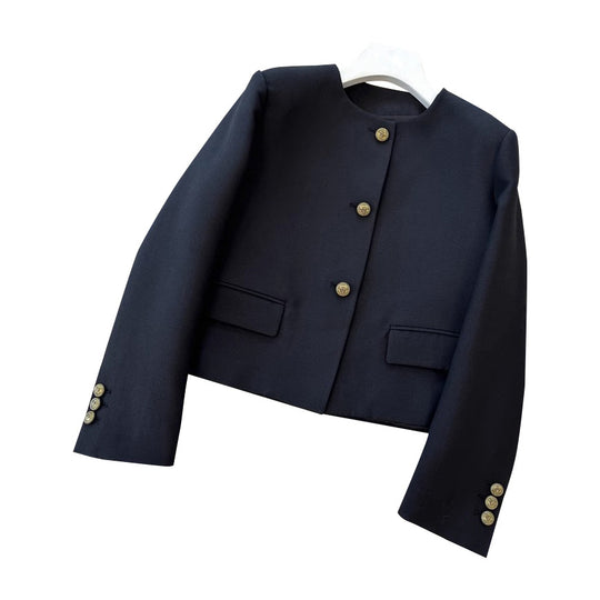Damen Kragenlose taillierte Kurzjacke mit goldenen Zierknöpfen und Pattentaschen Nord Taschen