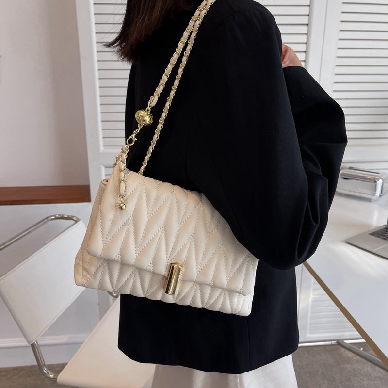 Damen elegante Umhängetasche mit Steppdesign und goldenen Akzenten Nord Taschen