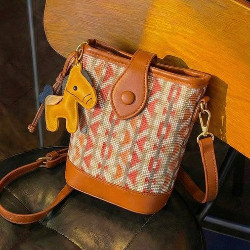 Damen modische Umhängetasche im verspielten Ethno-Design Nord Taschen