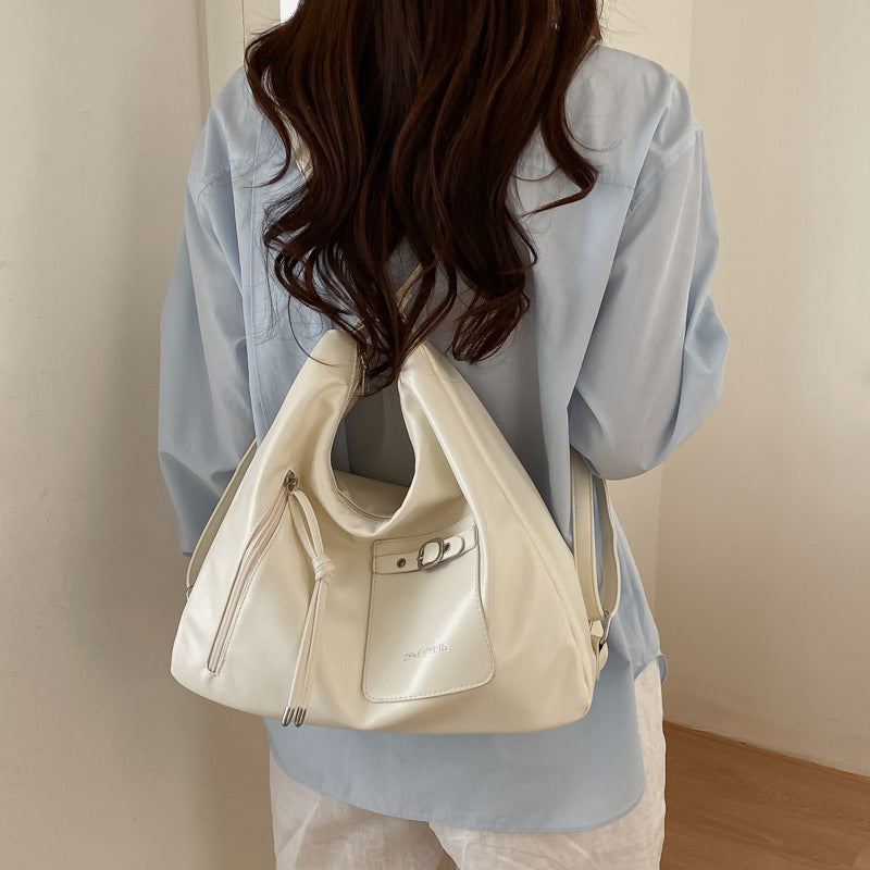 Damen Hobo-Tasche aus schmeichelndem Kunstleder mit praktischen Fächern Nord Taschen