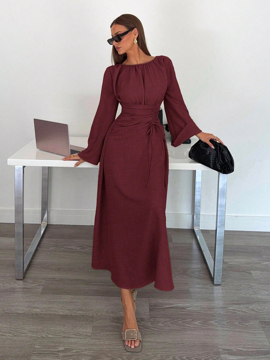 Damen Maxikleid mit geraffter Taillen-Schnürung und Glockenärmeln Nord Taschen