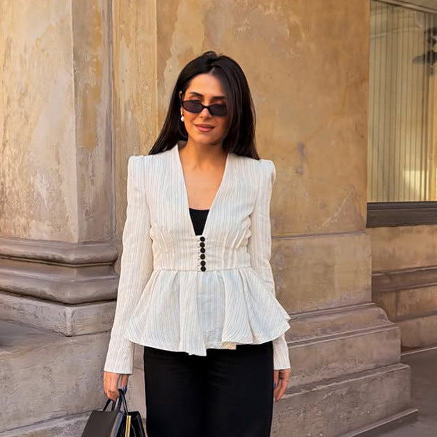 Damen Taillierter Peplum‑Blazer mit skulpturierter Schulter und dekorativer Knopfleiste Nord Taschen