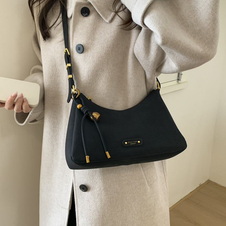 Damen Hobo-Tasche aus weichem Kunstleder mit dekorativen Details Nord Taschen
