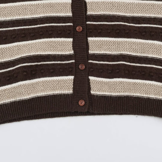 Damen Feingestrickte Weste mit V-Ausschnitt, Strukturstreifen und Knopfleiste Nord Taschen