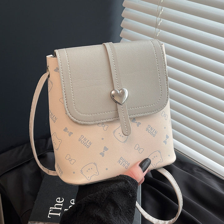 Damen Mini Umhängetasche mit herzerfrischendem Design und kuscheligem Anhänger Nord Taschen