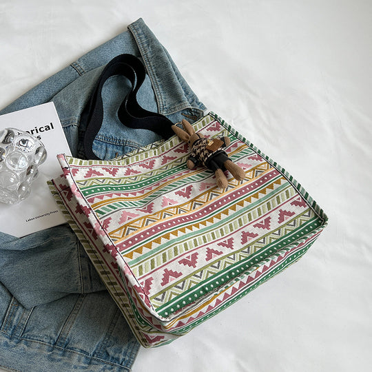 Damen Jute-Tasche mit kunstvollem Ethnomuster und praktischen Henkeln Nord Taschen