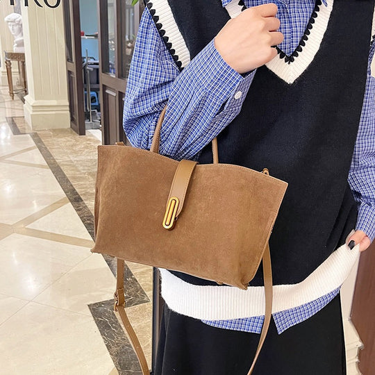 Damen modische Handtasche aus feinem Wildleder mit eleganten Akzenten Nord Taschen