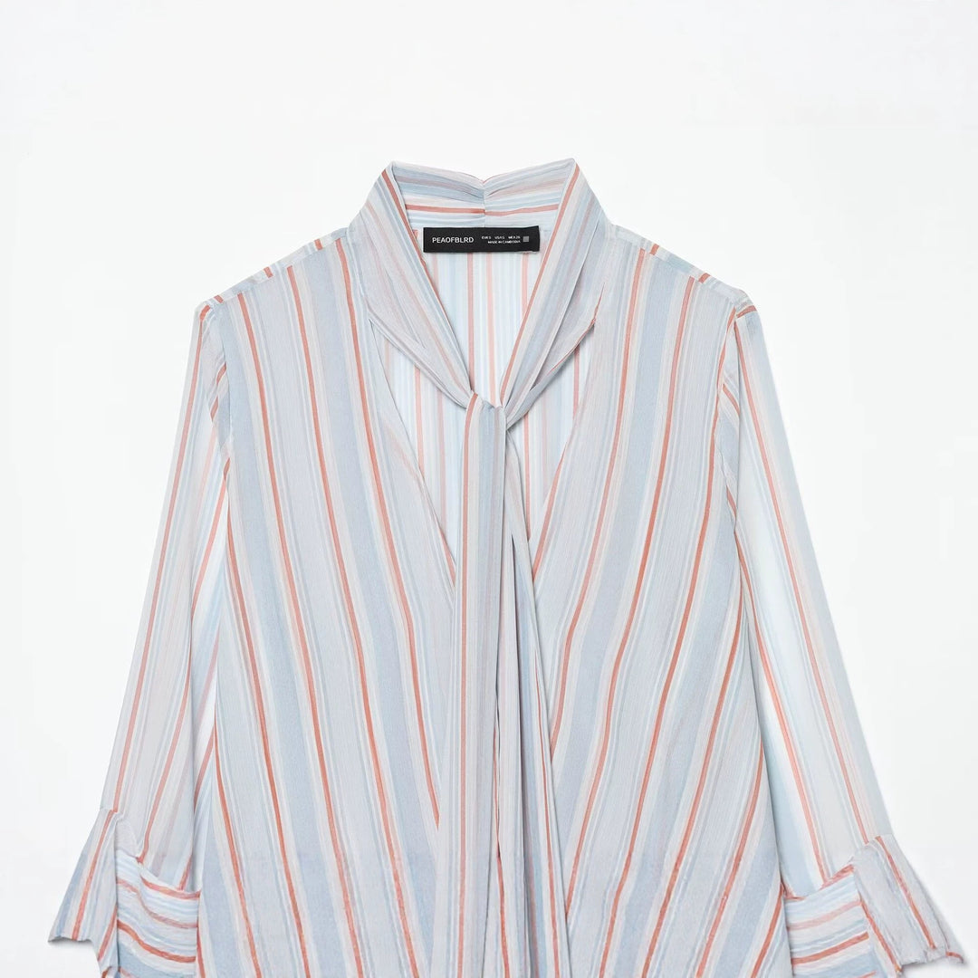 Damen Leichte Chiffonbluse mit Schluppe, Volant-Saum und ausgestellten Trompetenärmeln Nord Taschen