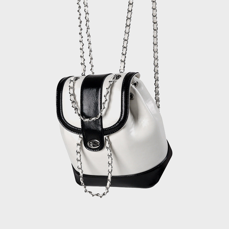 Damen Rucksacktasche mit elegantem Kettenakzent und raffiniertem Klappverschluss Nord Taschen