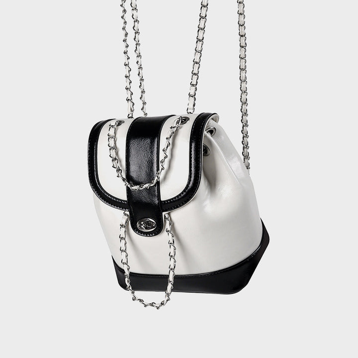 Damen Rucksacktasche mit elegantem Kettenakzent und raffiniertem Klappverschluss Nord Taschen