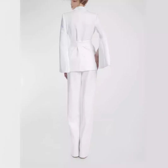 Damen Taillierter Cape-Blazer mit Bindegürtel und weiten Palazzohosen Nord Taschen