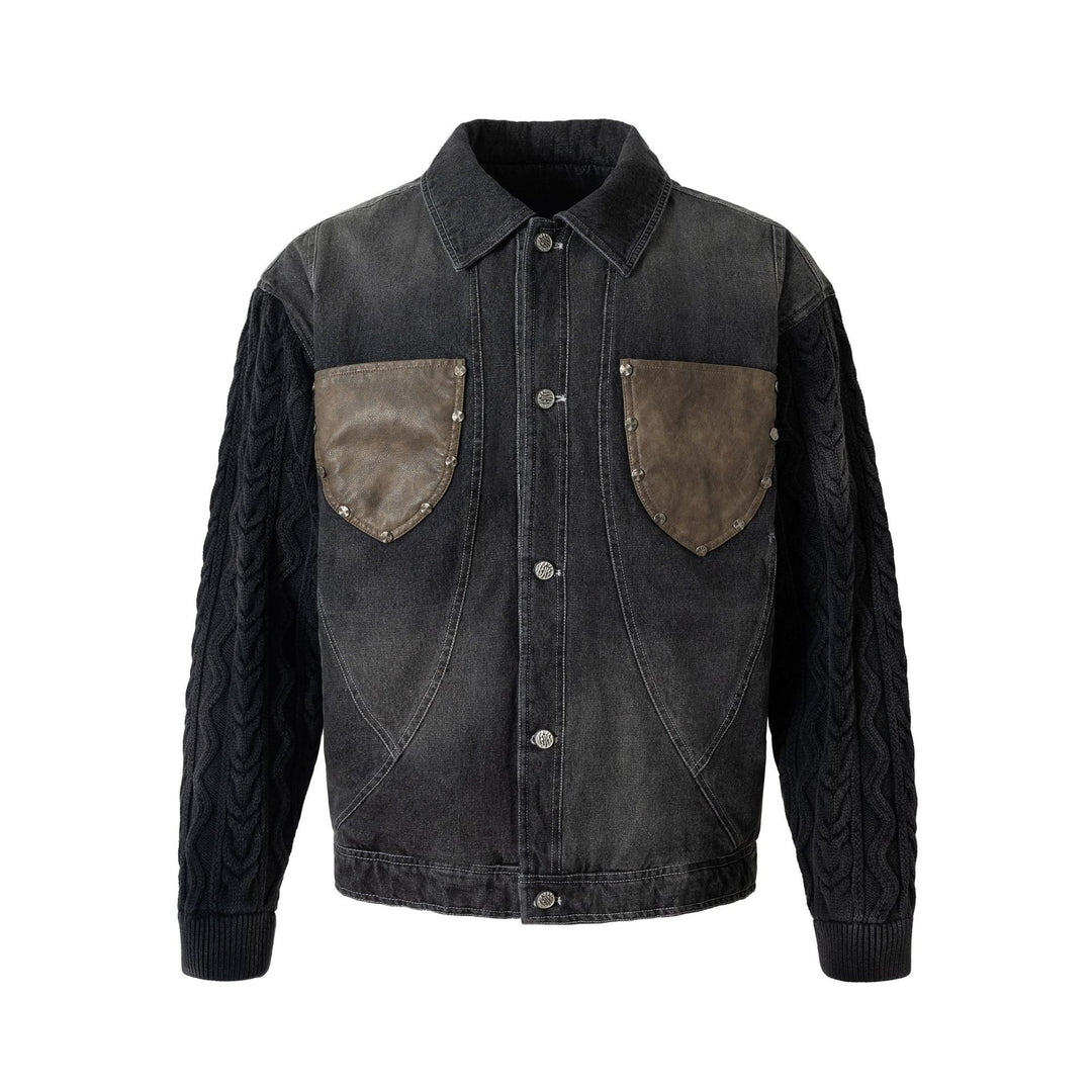 Herren Jeansjacke mit aufgesetzten Lederbrusttaschen und Zopfmusterstrickärmeln Nord Taschen