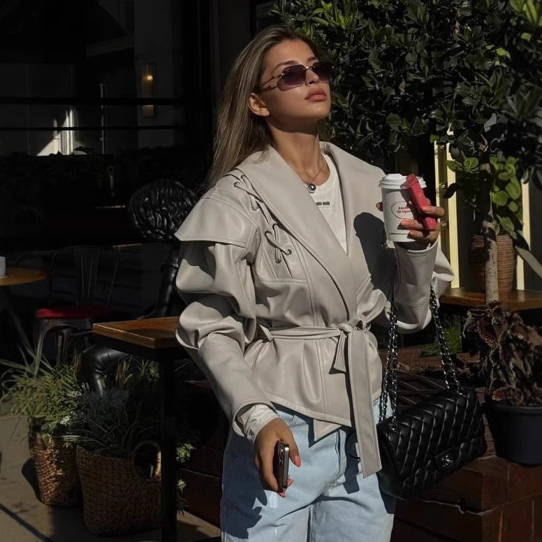 Damen Kurzjacke aus Wildlederoptik mit Wickelgürtel, Schalkragen und Schnürdetail Nord Taschen