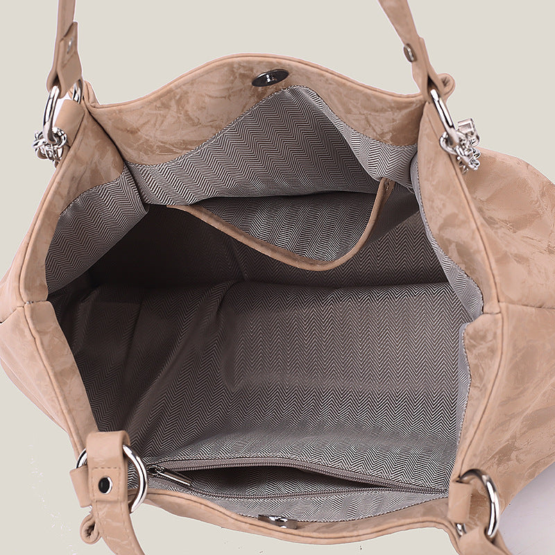 Damen Handtasche mit dekorativem Kettenakzent Nord Taschen