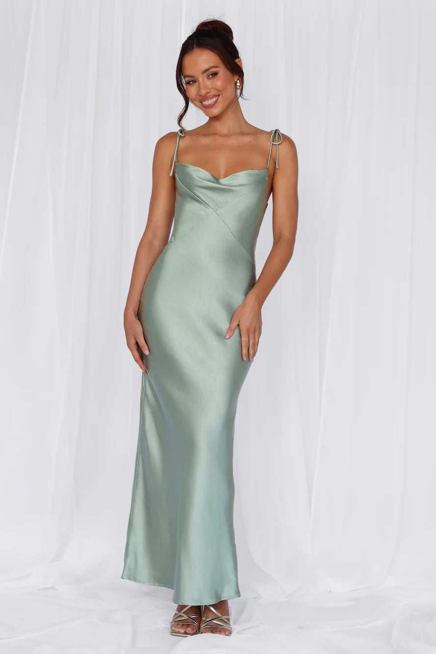 Damen Elegantes Satin-Maxikleid mit verstellbaren Trägern und figurbetontem Schnitt Nord Taschen