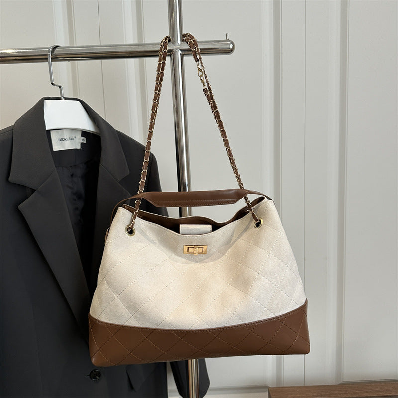 Damen elegante gesteppte Handtasche mit stylischem Kettenhenkel Nord Taschen