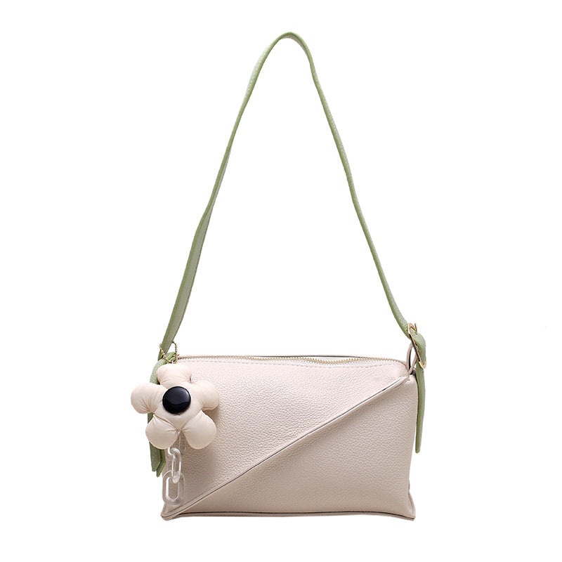 Damen Clutch mit verspieltem Blumendetail | Nord Taschen