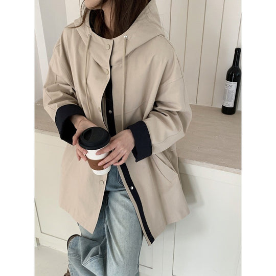 Damen Oversize Kapuzenjacke mit kontrastiertem Saum und Druckknopfleiste Nord Taschen