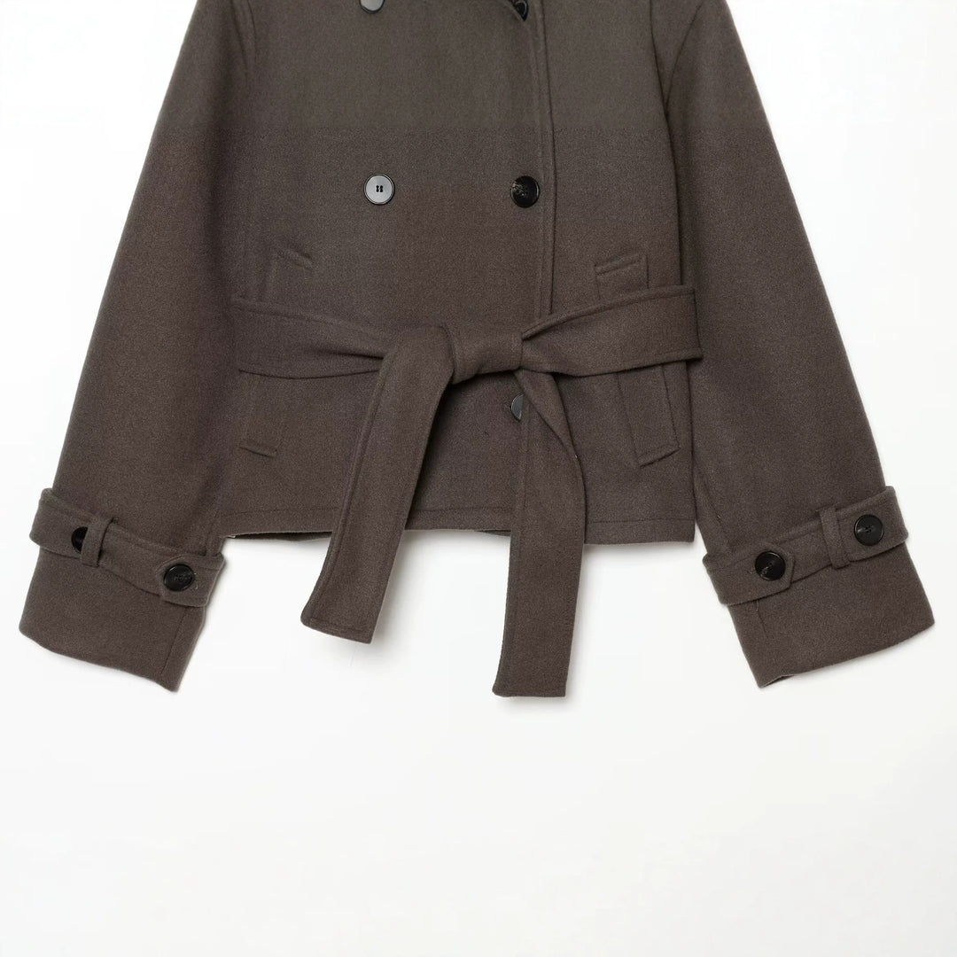 Damen Kurze Capejacke aus Wollmix mit hohem Stehkragen, Doppelreihe und Bindegürtel Nord Taschen