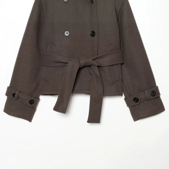 Damen Kurze Capejacke aus Wollmix mit hohem Stehkragen, Doppelreihe und Bindegürtel Nord Taschen