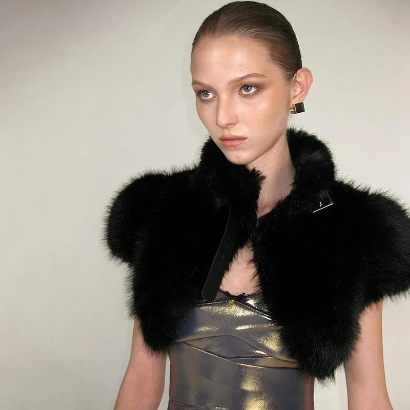 Damen Cropped Kunstpelz‑Bolero mit voluminösem Umlegekragen und Puffärmeln Nord Taschen