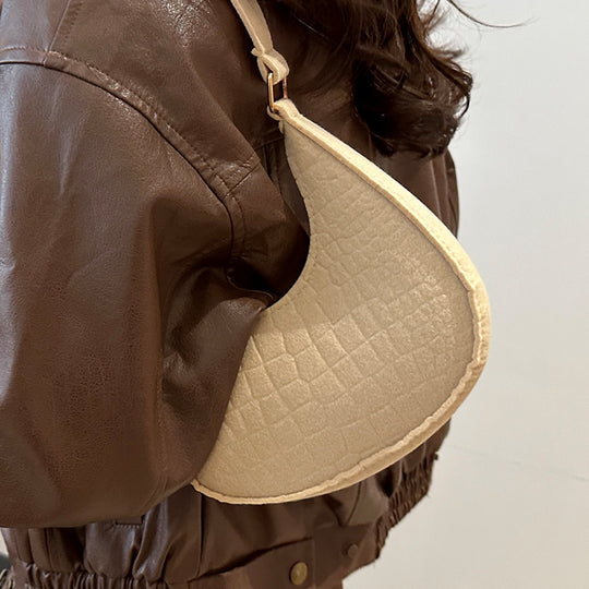 Damen Umhängetasche mit strukturiertem Lederlook und goldenen Akzenten Nord Taschen
