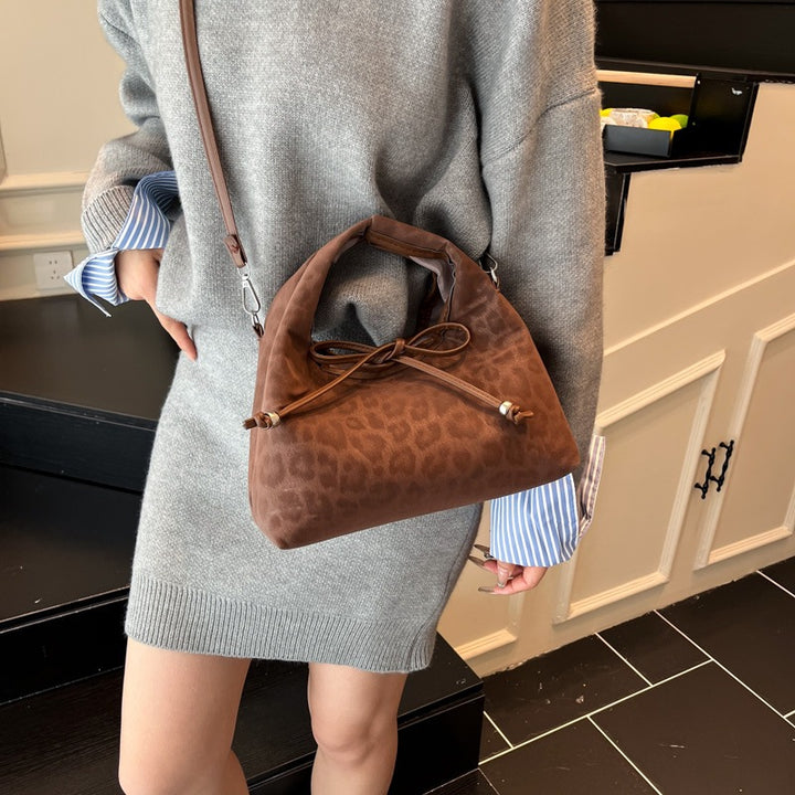 Damen stilvolle Hobo-Tasche mit tierischem Anhänger Nord Taschen