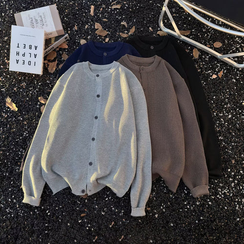 Unisex Grobgestrickte Oversize-Cardigan mit Rundhalsausschnitt und durchgehender Knopfleiste Nord Taschen