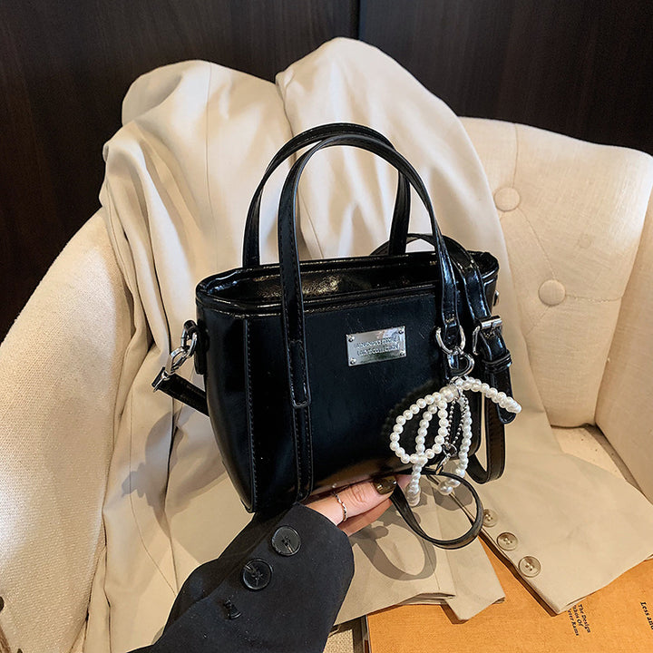 Damen Mini-Handtasche mit perlbesetztem Anhänger Nord Taschen