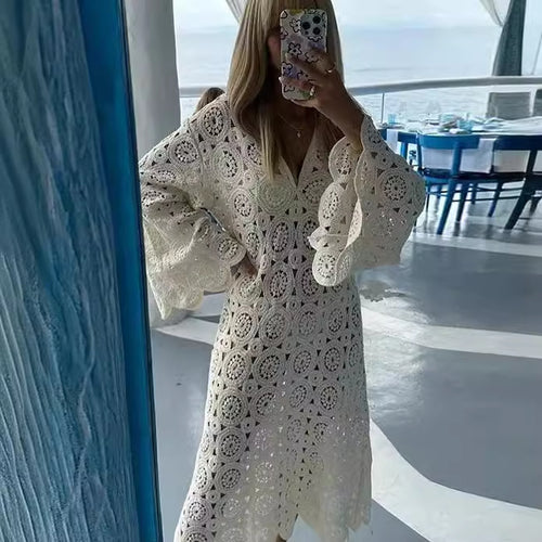 Damen 50+ gehäkeltes Maxikleid‑Kaftan mit V‑Ausschnitt, Trompetenärmeln und floraler Lochspitze Nord Taschen