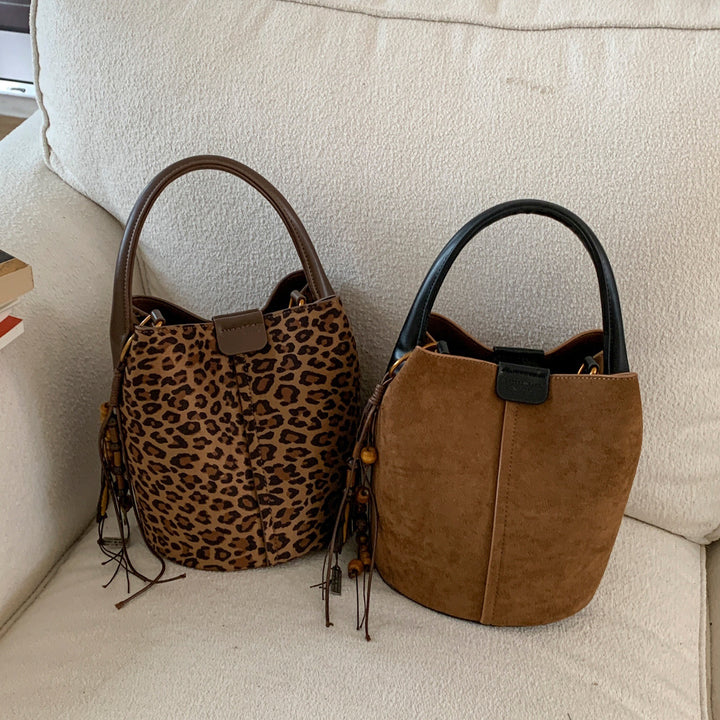 Damen Handtasche mit modernem Design und verspielten Applikationen Nord Taschen