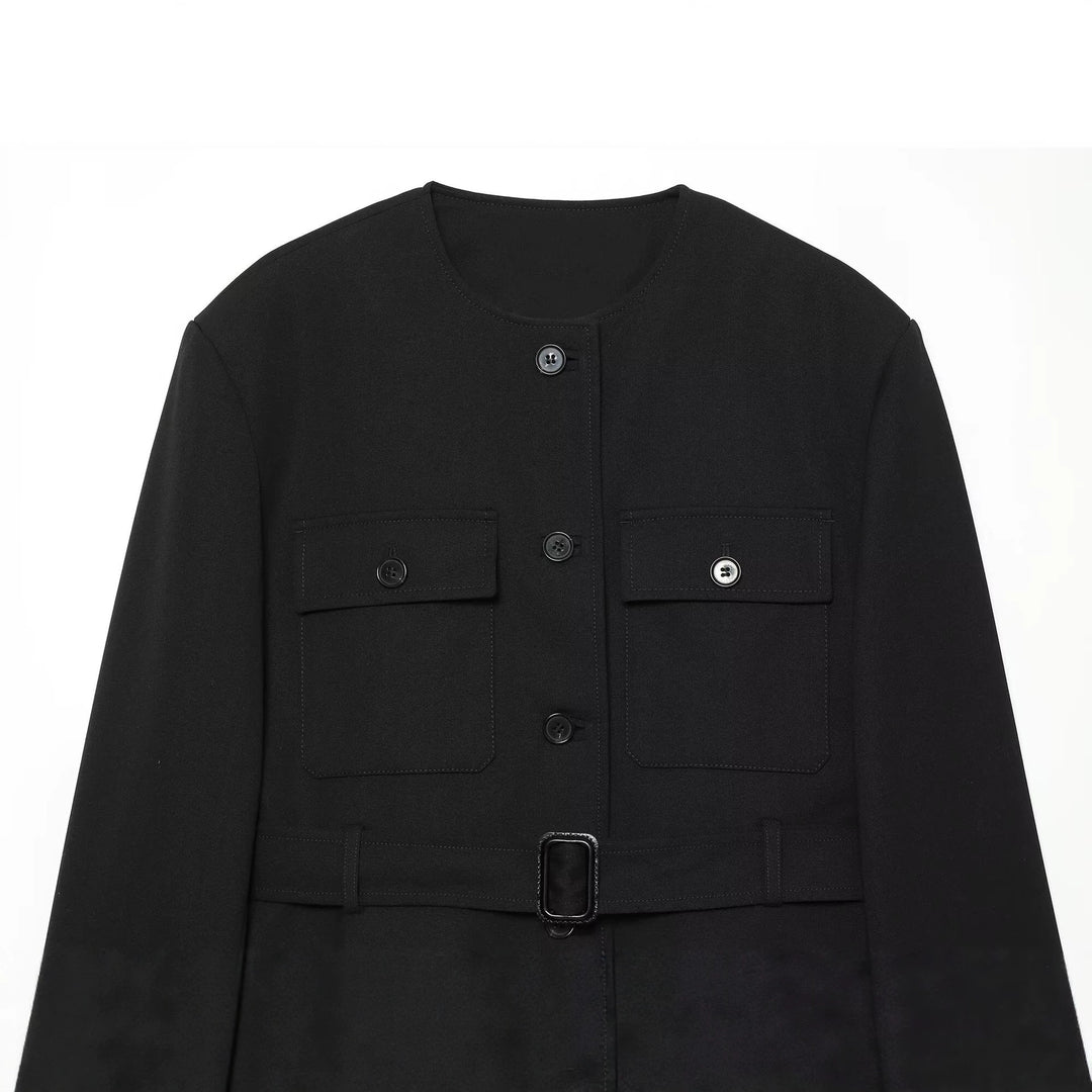 Damen Kurzblouson im Utility‑Style mit Taillengürtel, Pattentaschen und Rundhalsausschnitt Nord Taschen