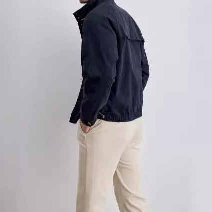 Herren Kurzblouson im Military-Style aus technischem Baumwollmischgewebe mit Stehkragen und verdeckter Reißverschlussblende Nord Taschen