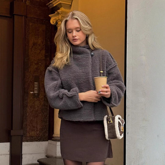Damen Kurz geschnittener Teddy‑Fauxfur‑Blouson mit hohem Stehkragen und kastiger Silhouette Nord Taschen