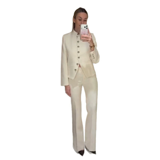 Damen Taillierter Blazer mit Stehkragen und silbernen Schmuckknöpfen Nord Taschen