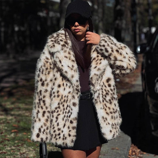Damen Kurzmantel aus veganem High-Pile Kunstpelz mit Leopard-Print Nord Taschen