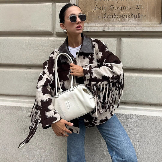 Damen Kurzjacke im Cowprint mit Fransen, Kunstfell‑Optik und Lederkragen Nord Taschen