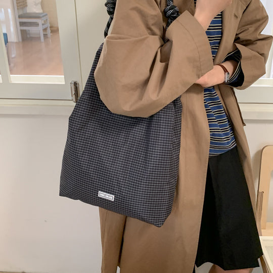 Damen geflochtene Hobo-Tasche mit strukturiertem Design und komfortablem Schultertragegurt Nord Taschen