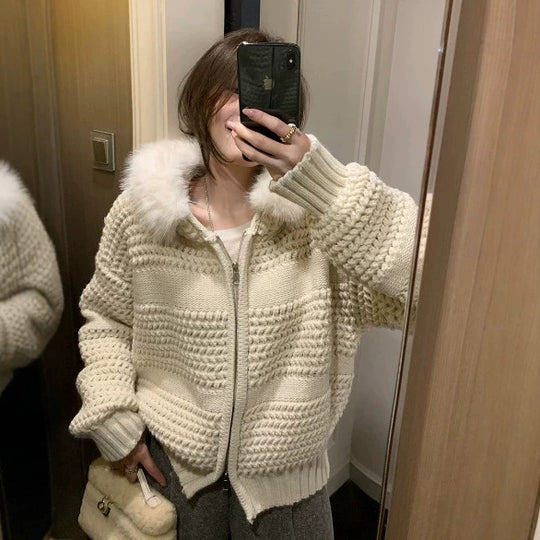 Damen Strickjacke mit durchgehendem Reißverschluss und kuscheligem Kunstpelzkragen Nord Taschen