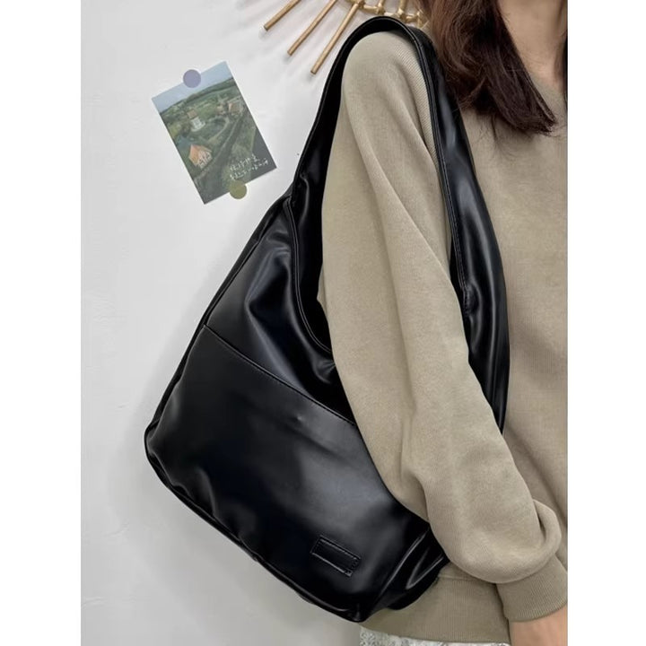 Damen Hobo-Tasche mit eleganter Form und praktischem Tragegriff Nord Taschen