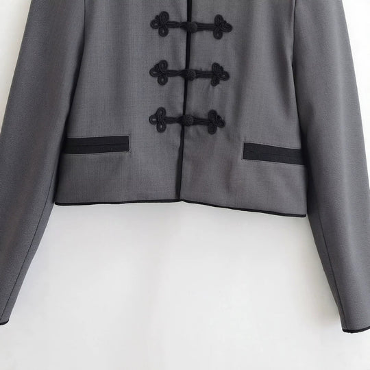 Damen Kurzjacke mit Mandarinkragen und dekorativen Knotenverschlüssen Nord Taschen