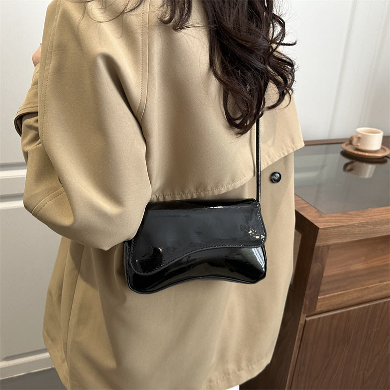 Damen elegante Handtasche mit geschwungenem Design Nord Taschen