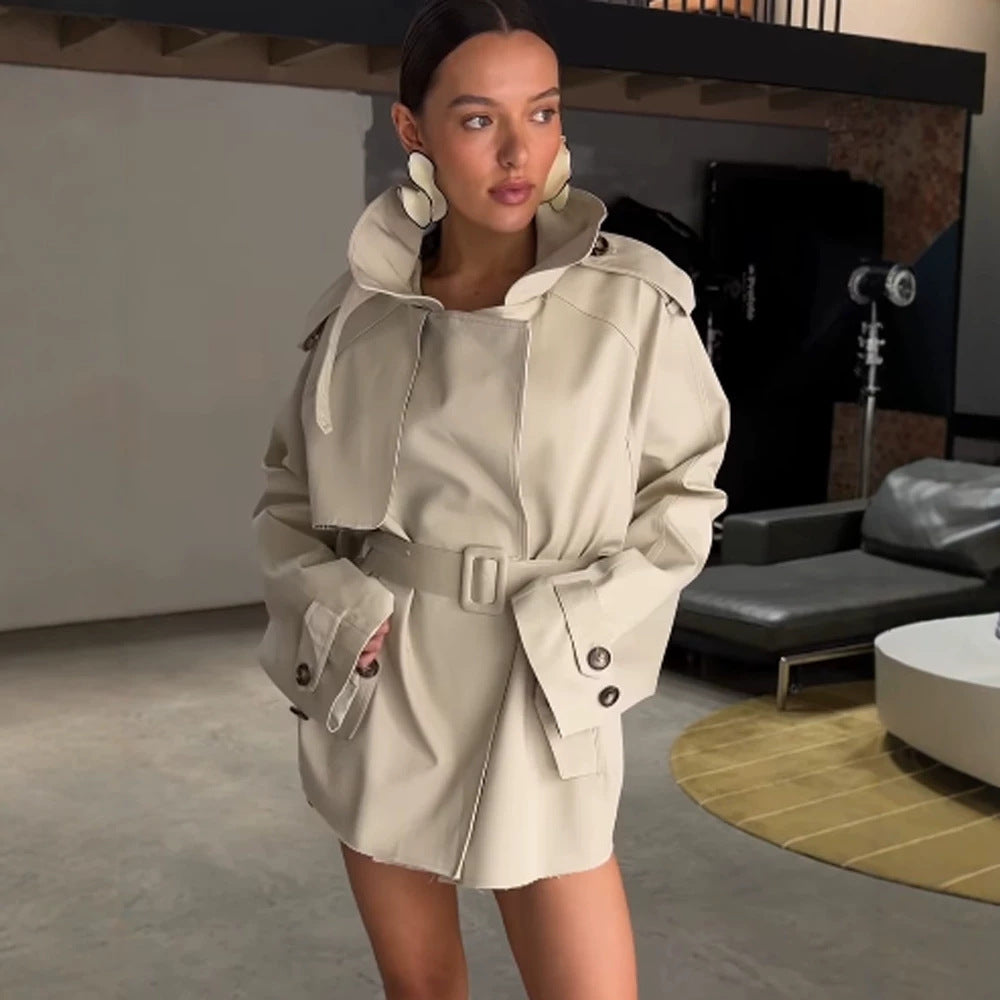 Damen Sculpturaler Kurztrench mit übergroßem Schalkragen und taillierendem Gürtel Nord Taschen