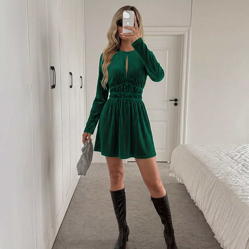 Damen Samt‑Minikleid mit geraffter Taillenpassform und Schlitzdetail Nord Taschen