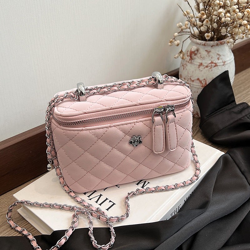 Damen Umhängetasche mit zeitgemäßer Steppung und elegantem Reißverschluss Nord Taschen