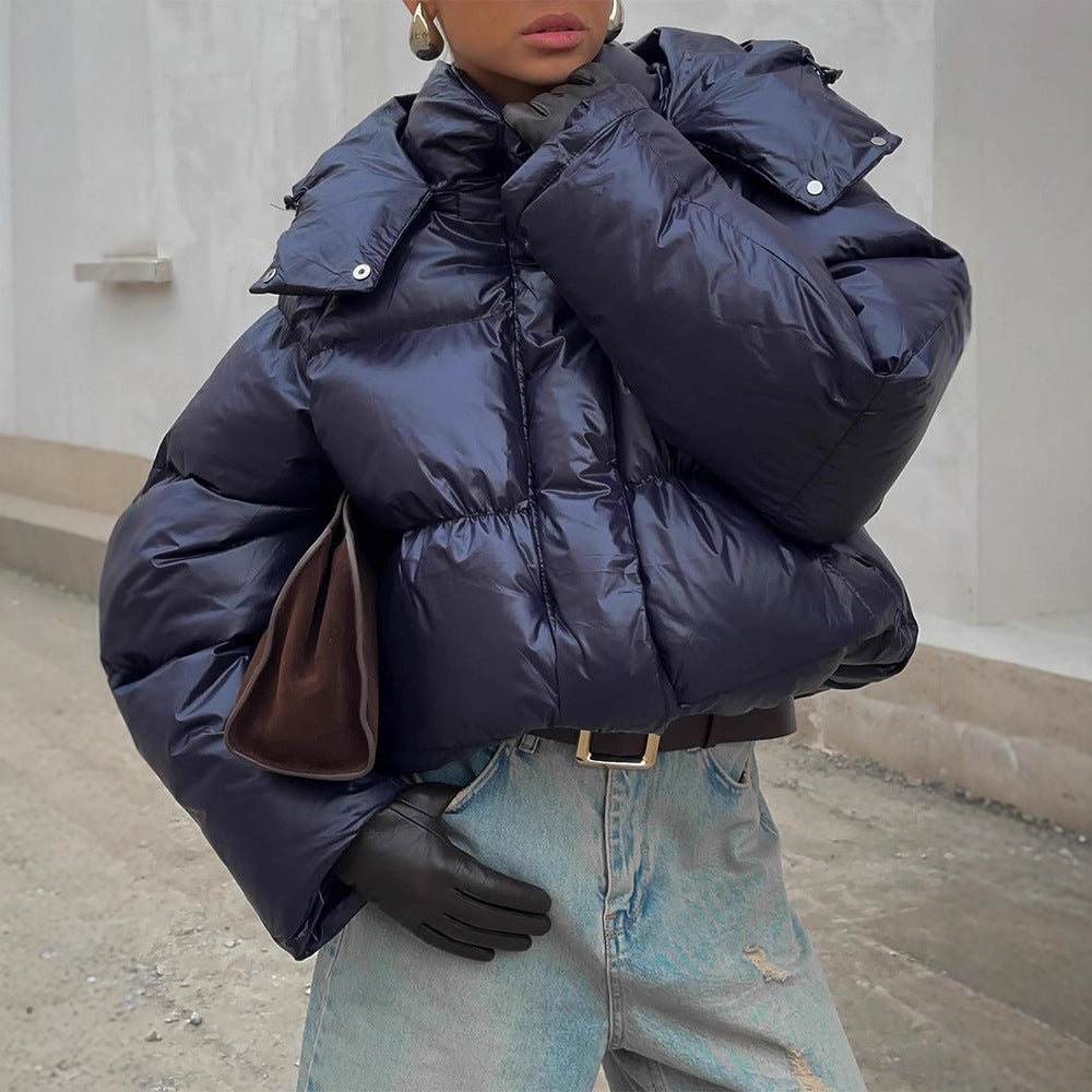 Damen Kurz geschnittene glänzende Oversize-Steppjacke mit hohem Kragen Nord Taschen